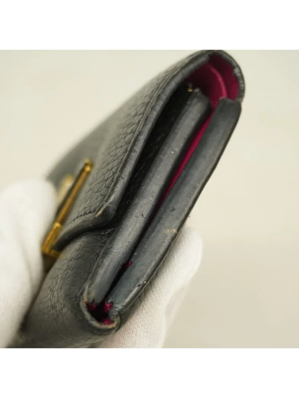 Louis Vuitton Trifold Wallet Taurillon Portefeuille Capucines XS Noir